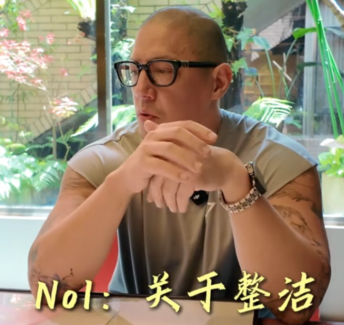C7娱乐-蒋介石曾孙蒋友柏，这位49岁的男人晒出自己的家，甩出两条铁律